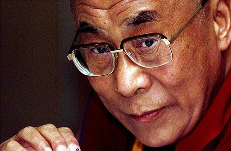 El Dalai Lama dejó su puesto político porque dice que los tibetanos deben elegir libremente al líder