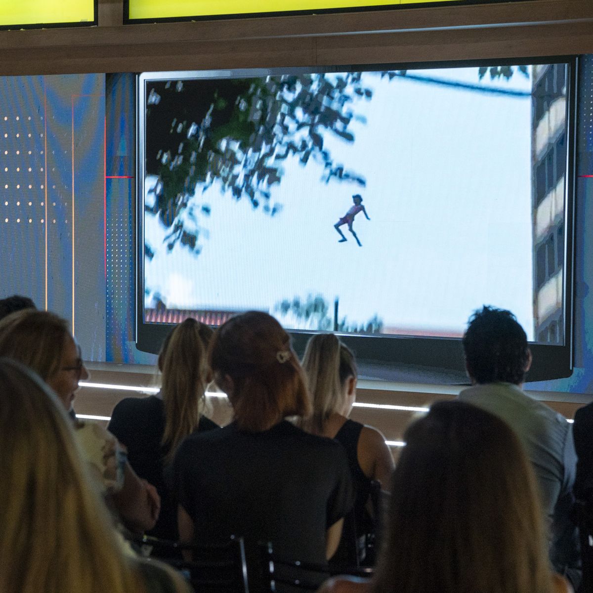 La caída de Charly Garcia filmada por Daniel Raquela, ex camarógrafo de Canal 7.