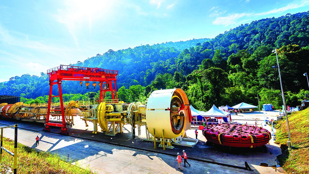 Una enorme tuneladora de fabricación china se despliega para encabezar los trabajos de excavación en el estado de Pahang