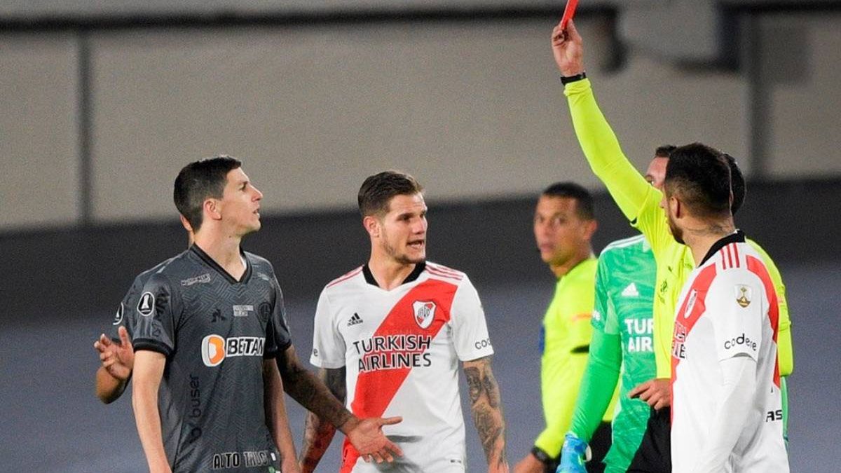 El insólito pedido de Mineiro por la roja de Nacho Fernández