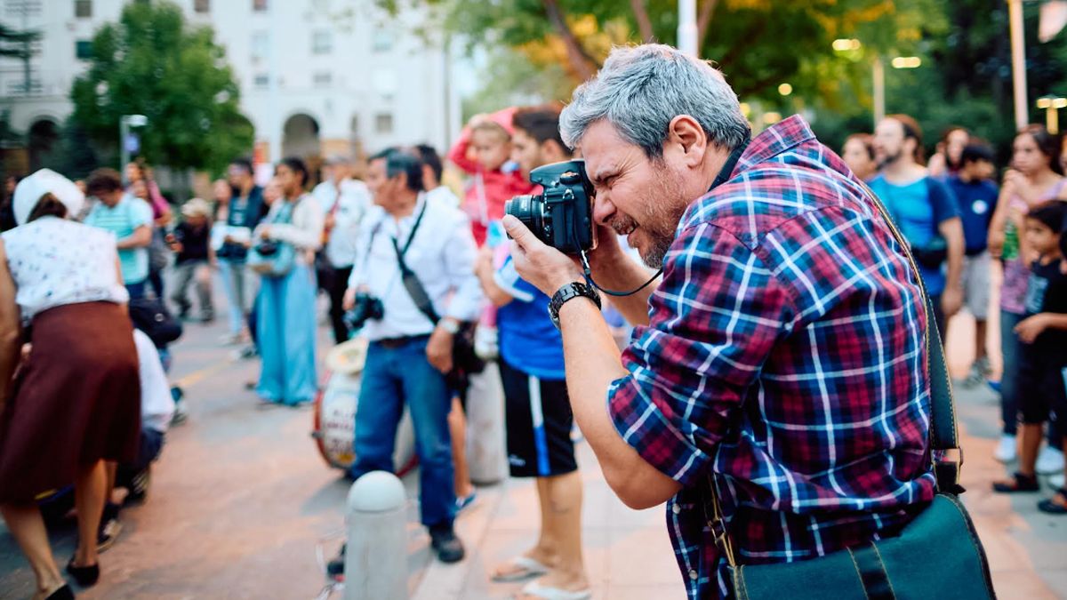 Gustavo Parra es profesor de Fotografía Periodística y Publicitaria en la Facultad de Periodismo de la Universidad Juan Agustín Maza. Foto: Gentileza Marcelo Aguilar.