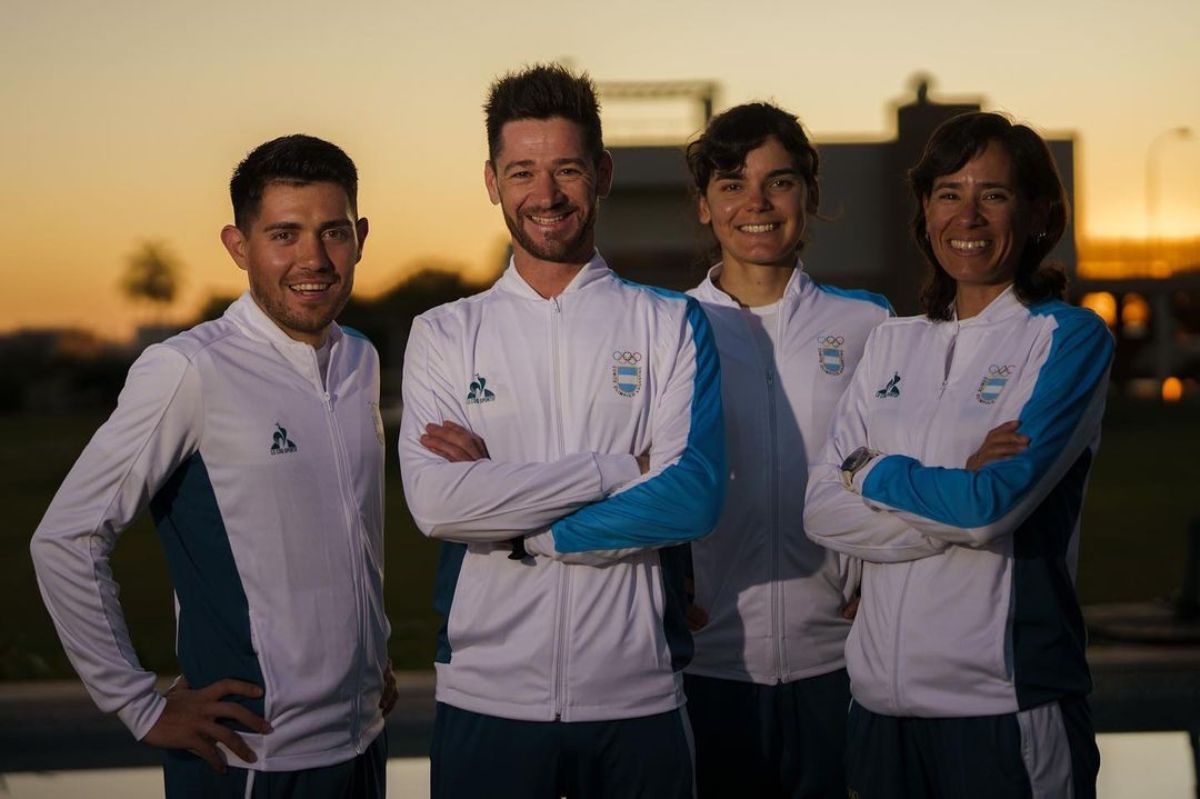 El equipo de mountain bike en los Juegos Odesur 2022 con Joel Contreras (izquierda)