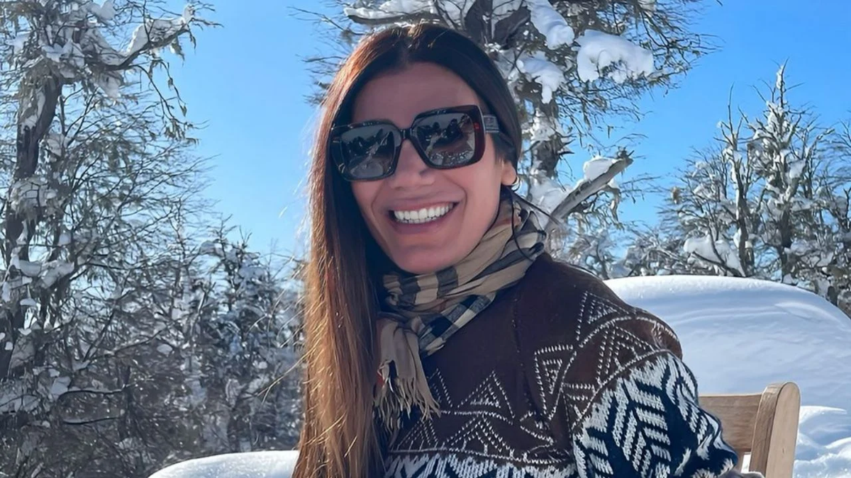 Florencia de la V confirma que es la reina de los pantaloncitos ultra bajos en plena nieve