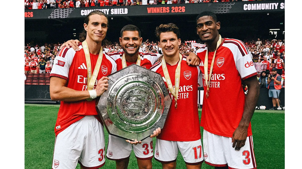 Arsenal celebró a lo grande el primer título de la temporada.
