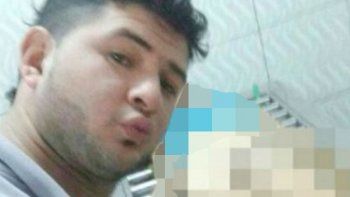 Un empleado de una funeraria se sacó una selfie junto al cadáver de una mujer que fue violada y estrangulada