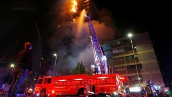 Incendiaron supermercados y estaciones de transporte antes del toque de queda