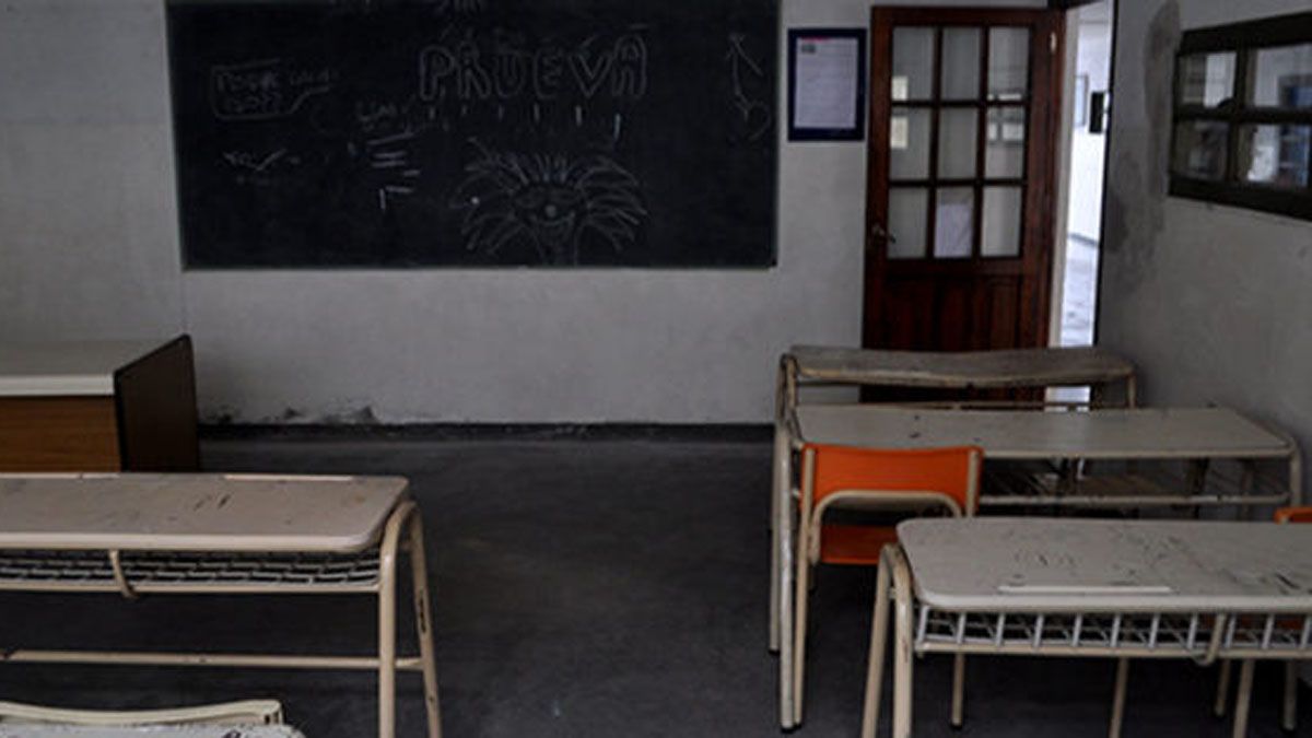 Por el apagón la DGE suspendió las clases vespertinas y nocturnas.
