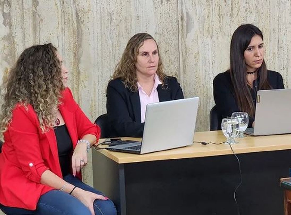Viviana Beigel (centro) representa al MEDH (Movimiento Ecuménico de los Derechos Humanos) de Mendoza.