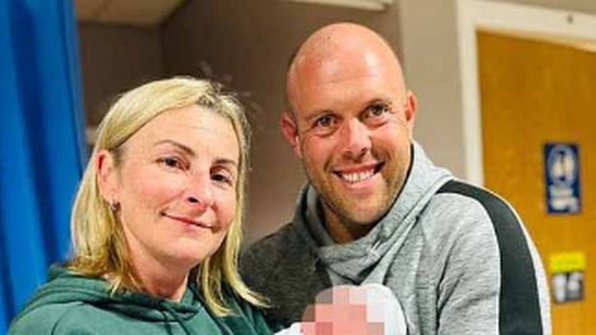 Antonia Eastwood, la mujer que agredió a su cuñada cuando se estaba por casar arrojándole pintura. Antonia Eastwood, la mujer que agredió a su cuñada cuando se estaba por casar arrojándole pintura.