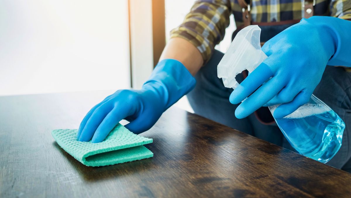 Evita utilizar mucha agua en la mesa o elementos corrosivos. Evita utilizar mucha agua en la mesa o elementos corrosivos. 