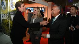 La ministra Jimena Latorre y el gobernador Alfredo Cornejo firmaron el decreto que regula el nuevo Código de Procedimiento Minero.