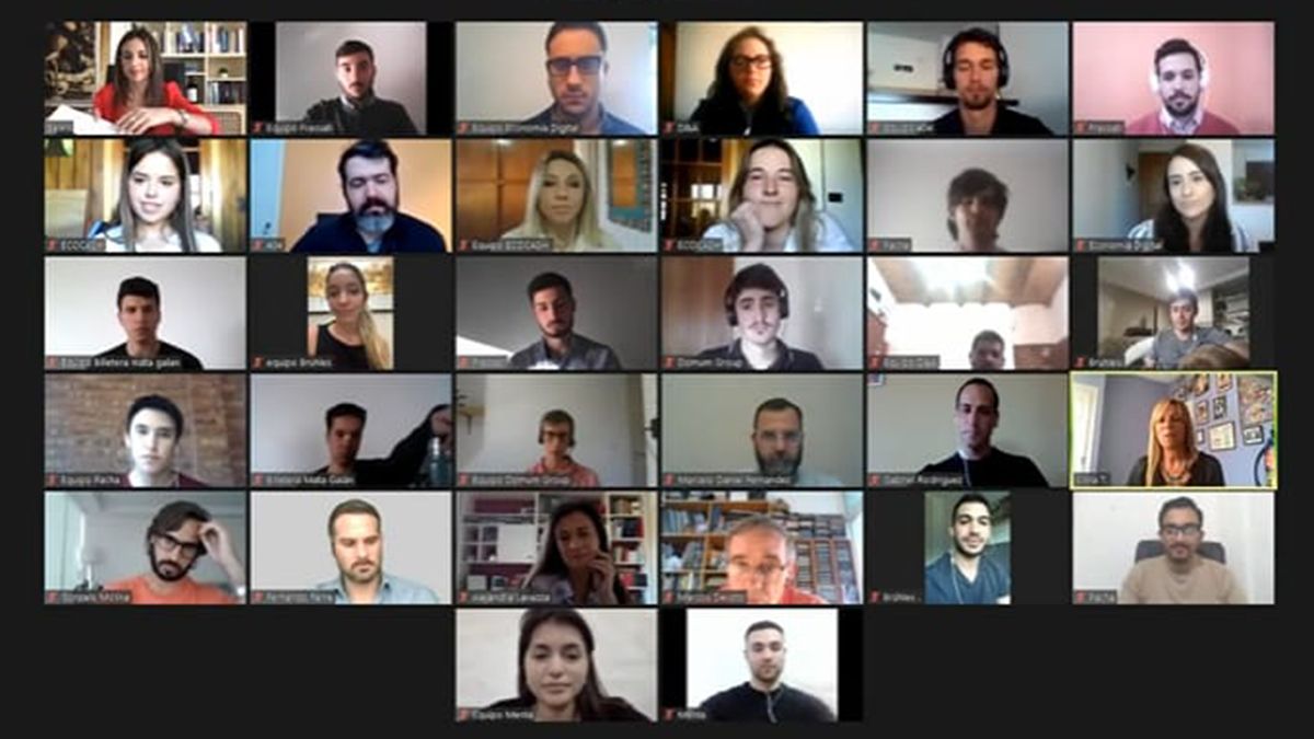 La final por zoom del concurso que ganaron Valentina Díaz y Esteban Aguilera con su idea billetera de vueltos