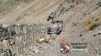 Cuatro heridos en un vuelco en los Caracoles de Chile