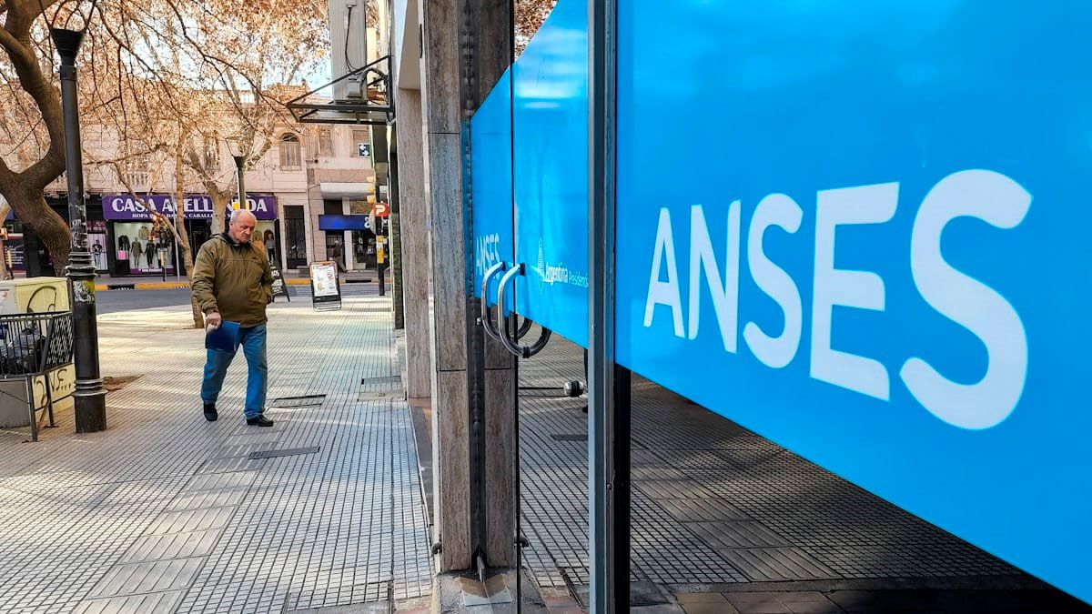 ANSES: Quiénes Cobran Este Viernes 30 De Agosto 2024