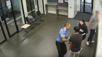 Milagro de Navidad: policía australiano salva a un bebé de morir asfixiado