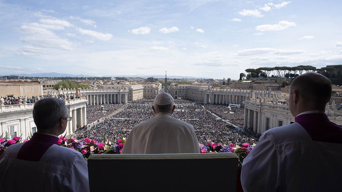 El papa Francisco pidió paz en la martirizada Ucrania y lamentó que ya se vean señales de una crisis económica y alimentaria por la guerra con Rusia