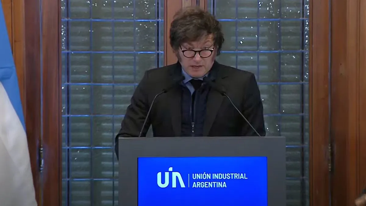 Javier Milei en la UIA ante empresarios habló del Impuesto PAIS.