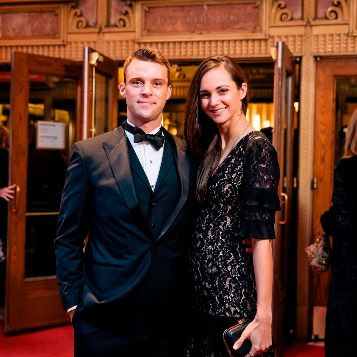 Jesse Spencer está casado con la científica investigadora Kali Woodruff. Jesse Spencer está casado con la científica investigadora Kali Woodruff.