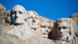 Los 4 presidentes que inmortalizaron su legado en el Monte Rushmore: quienes son y cuál es su historia