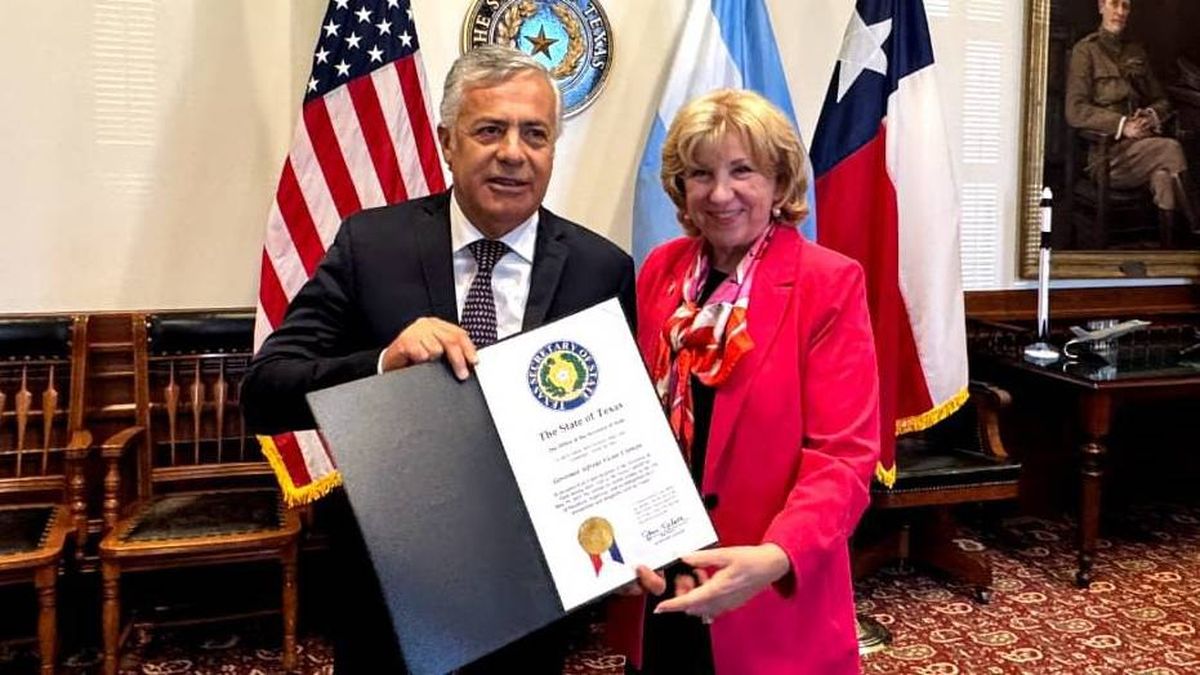 Cornejo en Houston, Texas, con la secretaria de Estado local Jane Nelson. Cornejo en Houston, Texas, con la secretaria de Estado local Jane Nelson.