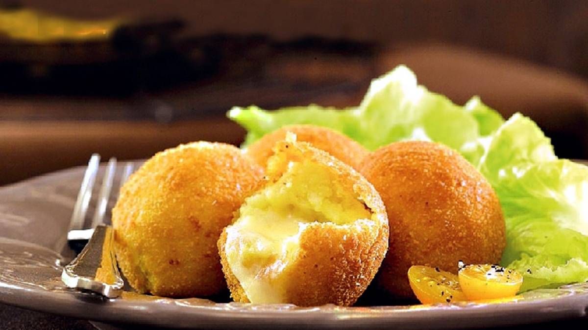 Recetas: cómo hacer bombas de papa con 5 ingredientes.