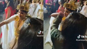 Fue de carnaval con su novio, lo sacaron a bailar y su reacción fue viral: 