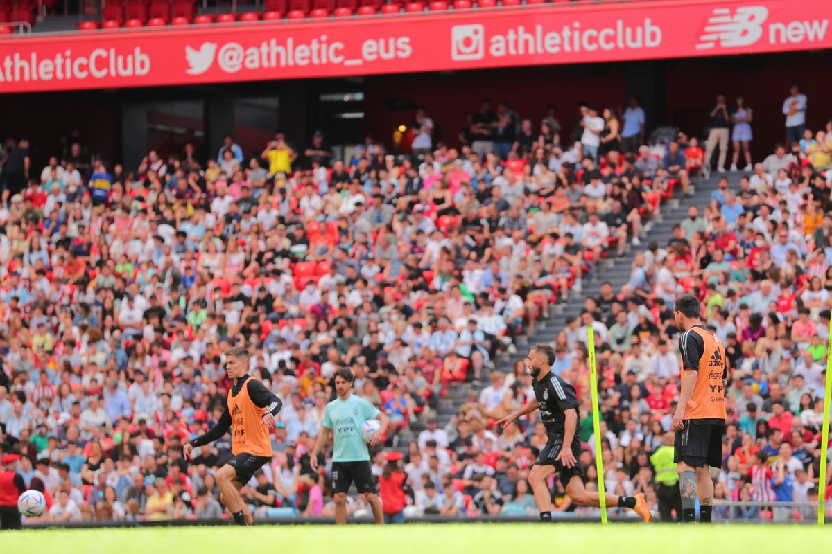 El público de Bilbao le dio todo su apoyo a la Selección