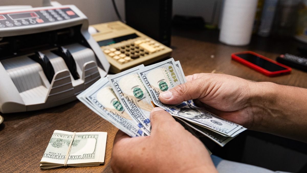 Fuerte caída registró el dólar blue en el inicio de esta semana. Fuerte caída registró el dólar blue en el inicio de esta semana.