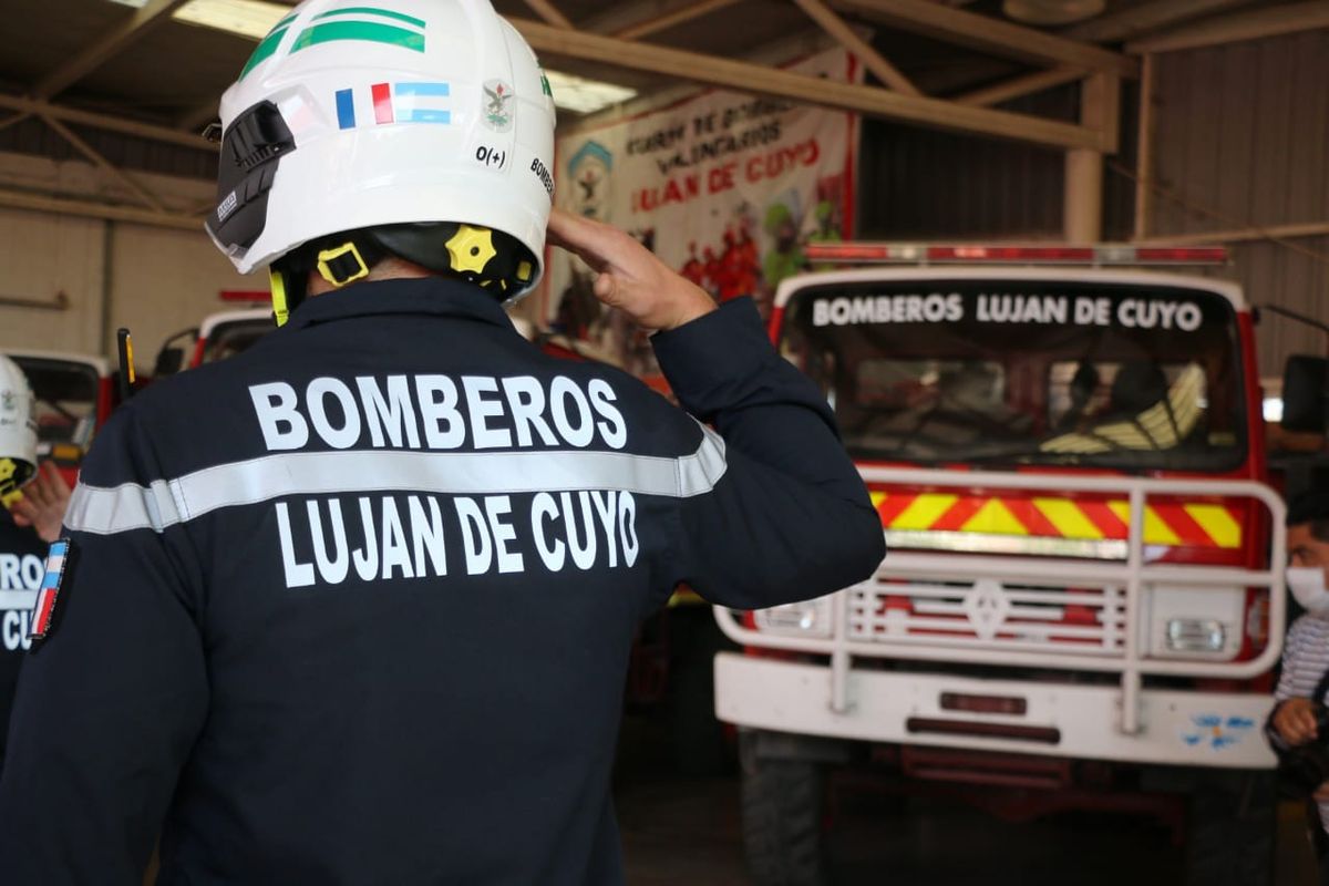 Una dotación de bomberos trabajó en la vivienda para controlar la fuga de gas generada en la caldera. Una dotación de bomberos trabajó en la vivienda para controlar la fuga de gas generada en la caldera.