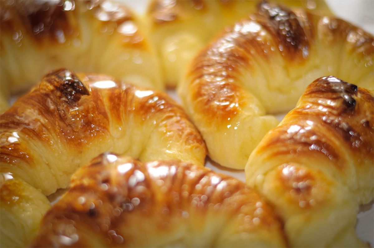 La receta de medialunas caseras son ideales para sorprender a la familia. La receta de medialunas caseras son ideales para sorprender a la familia.