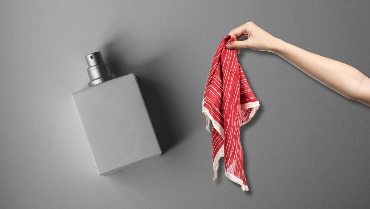El truco del pañuelo para que el perfume dure mucho más tiempo