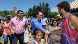 Bordet entregó aportes y anunció obras para el norte entrerriano Bordet entregó aportes y anunció obras para el norte entrerriano