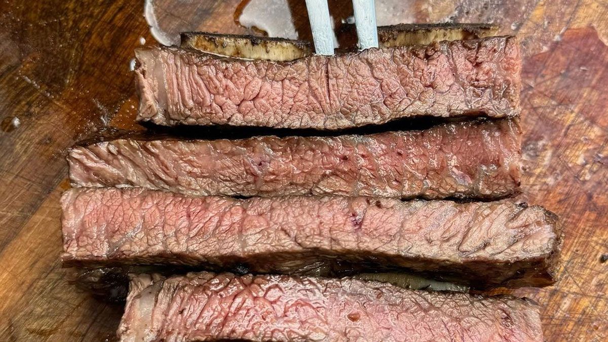 Hay muchos cortes de carne que con baratos y salen hechos una manteca en el asado.