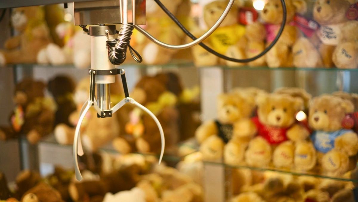 Suele ser muy dif&iacute;cil sacar mu&ntilde;ecos o peluches de la m&aacute;quina.