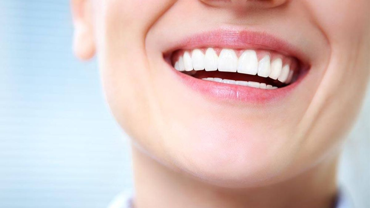 Con este superalimento tus dientes quedarán blancos y relucientes.