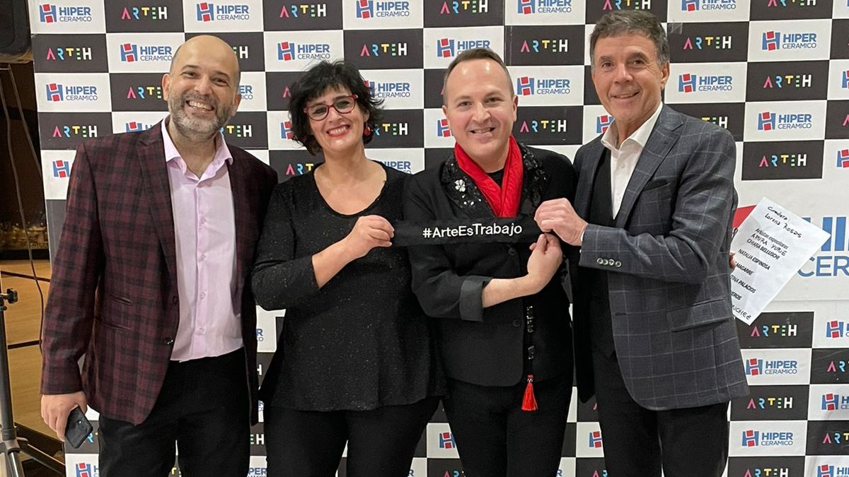 Lorena Rosas, Daniel Rueda, Adrián Sorrentino y Diego Pérez Colman durante la muestra en ArteH Espacio Hipercerámico.