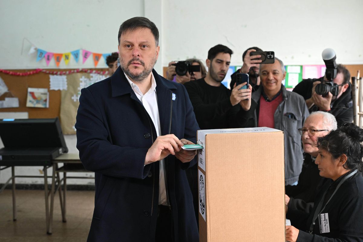 El peronista Leandro Santoro quedó en segundo lugar con el 27,49% de los votos.