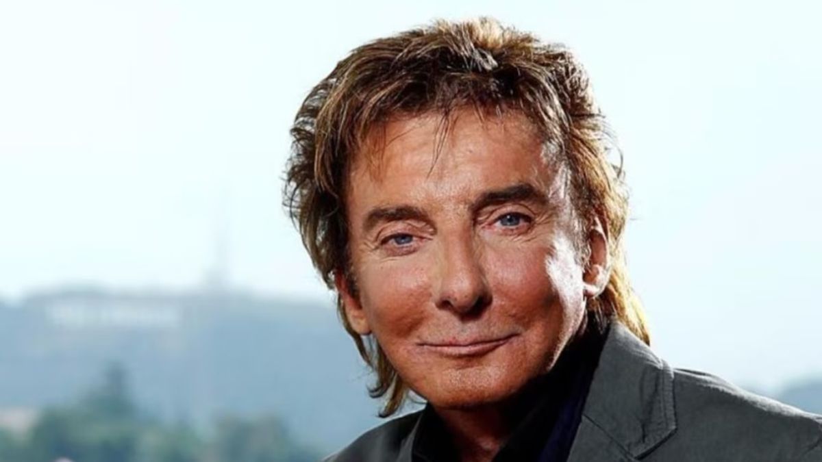 El cantante Barry Manilow reveló que tiene cáncer de pulmón.