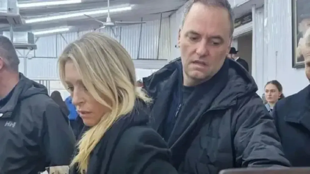 Bettina Julieta Angeletti y Manuel Adorni presentarán en los próximos días la declaración jurada de bienes. Bettina Julieta Angeletti y Manuel Adorni presentarán en los próximos días la declaración jurada de bienes.