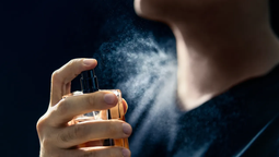 Se trata de tres alternativas de perfumes de hombre que tienen una fragancia que se impregna en la piel.