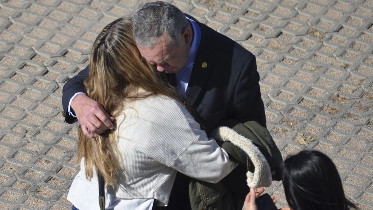 El médico Marcelo Macarrón se abrazo con sus familiares luego de ser absuelto por el femicidio de su esposa, Nora Dalmasso, ocurrido en noviembre de 2006 en Río Cuarto