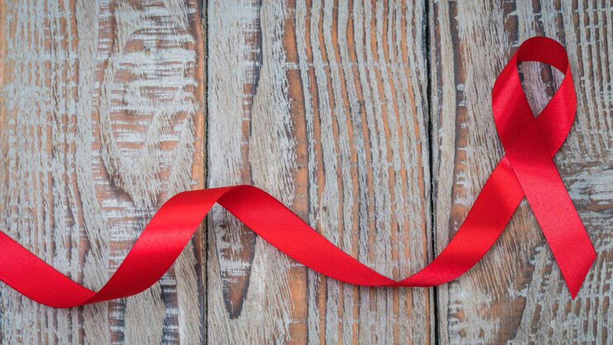 Cinta roja, también será necesaria para el ritual que llame al dinero para todo junio. Cinta roja, también será necesaria para el ritual que llame al dinero para todo junio.