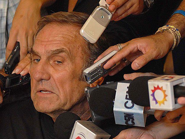 Carlos Reutemann tuvo que desmentir su propia muerte