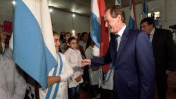 Bordet adelantó un incremento del 8 por ciento a estatales y docentes mientras continúan las negociaciones
