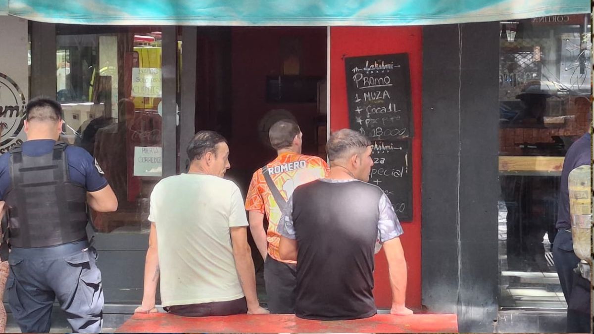 Una pizzería del centro se prendió fuego en pleno horario de atención