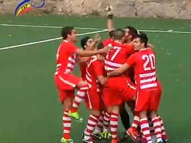 Combo completo: atajó un penal y luego metió un gol de arco a arco