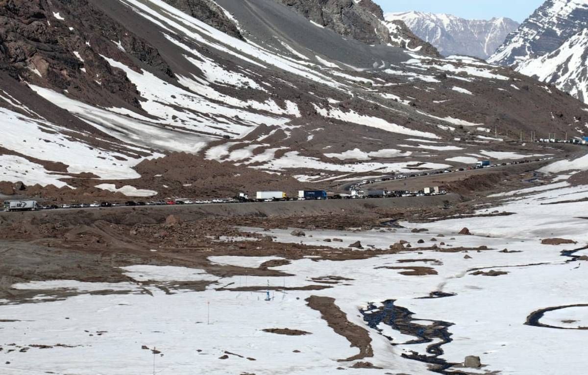 Para igresar a Chile hay demoras de hasta 5 horas. Para igresar a Chile hay demoras de hasta 5 horas.