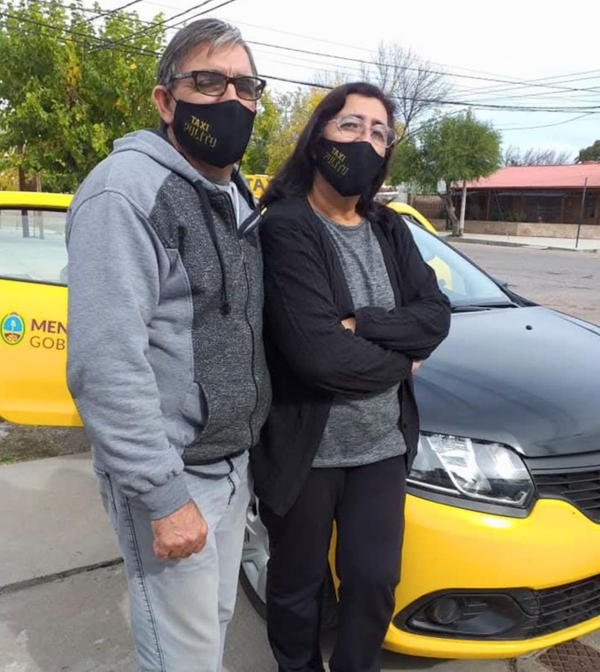 Las épocas de pandemia. Jorge y Gachy se turnan para manejar el taxi en Alvear. Las épocas de pandemia. Jorge y Gachy se turnan para manejar el taxi en Alvear.