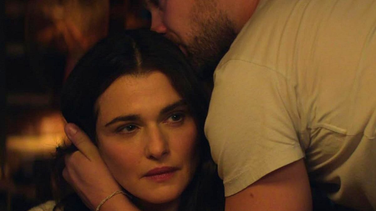 Es una serie subida de tono que está en Netflix y la protagoniza Rachel Weisz.
