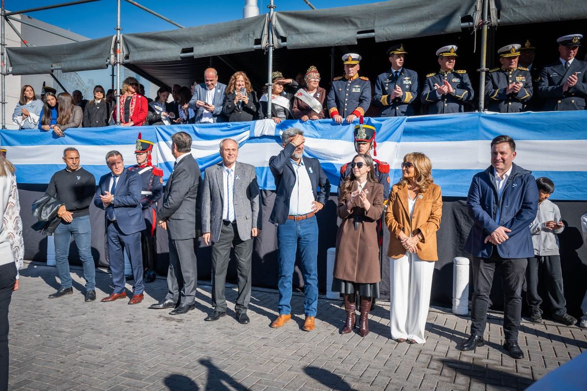 El intendente de San Martín Raúl Rufeil estuvo acompañado por sus pares de Junín y Ciudad, la ministra de Seguridad Mercedes Rus, funcionarios provinciales y municipales. El intendente de San Martín Raúl Rufeil estuvo acompañado por sus pares de Junín y Ciudad, la ministra de Seguridad Mercedes Rus, funcionarios provinciales y municipales.